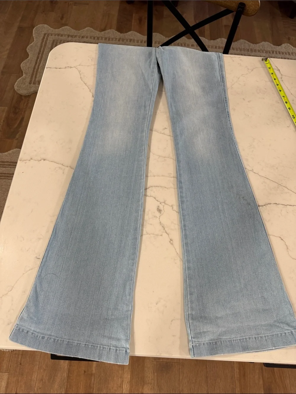SPANX Women’s Light Wash Denim-Effect Jeggings